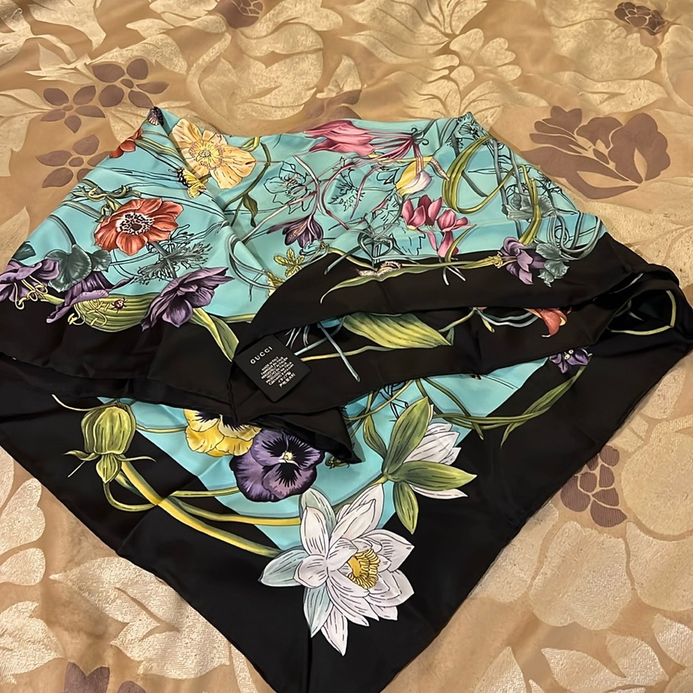 Pristine Gucci 100% Silk Scarf